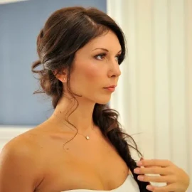 Классична зачіска, укладка на довге волосся, стайлер Dyson.